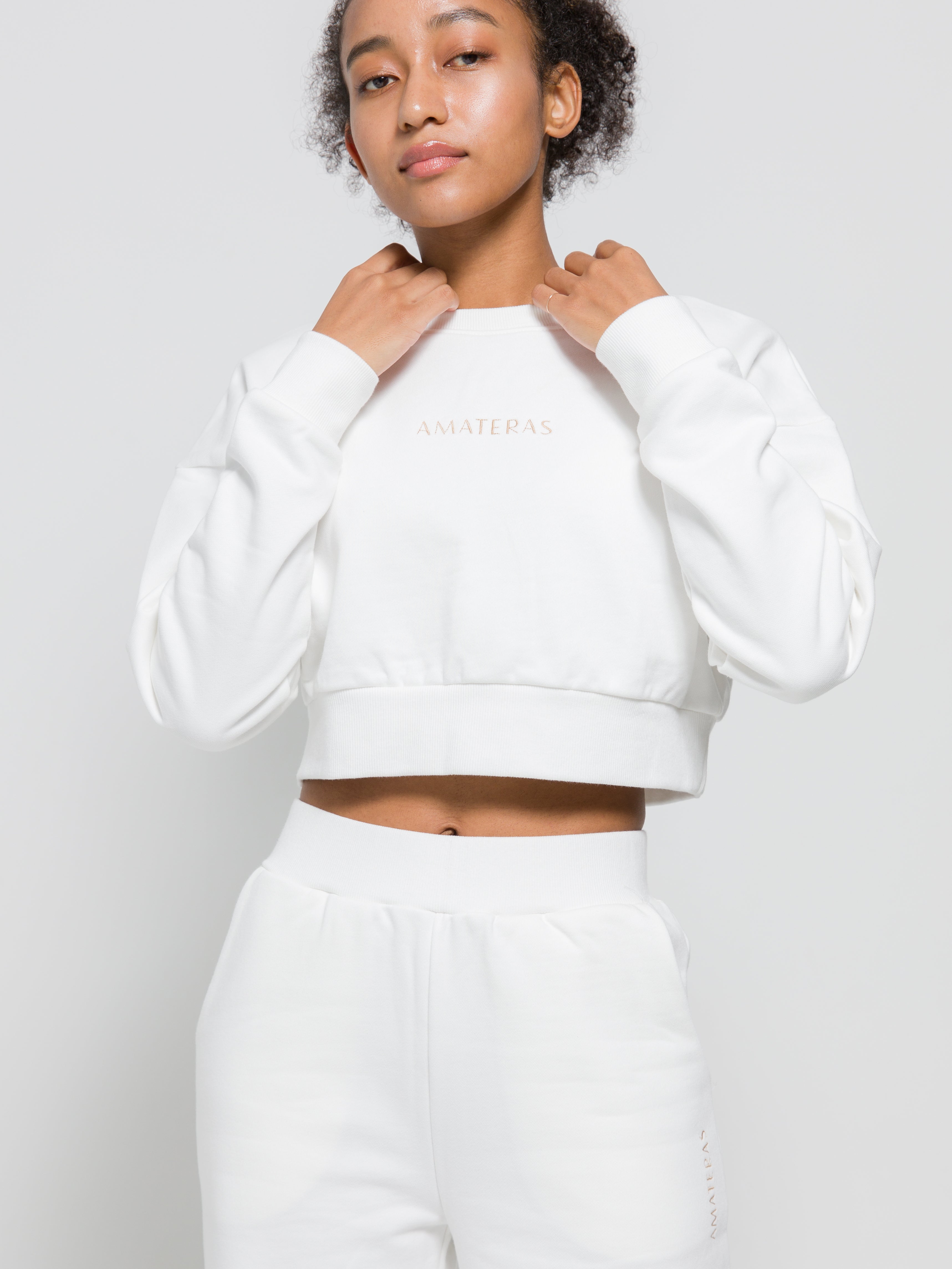 crop top wide cut tracksuit / white – AMATERASJAPAN
