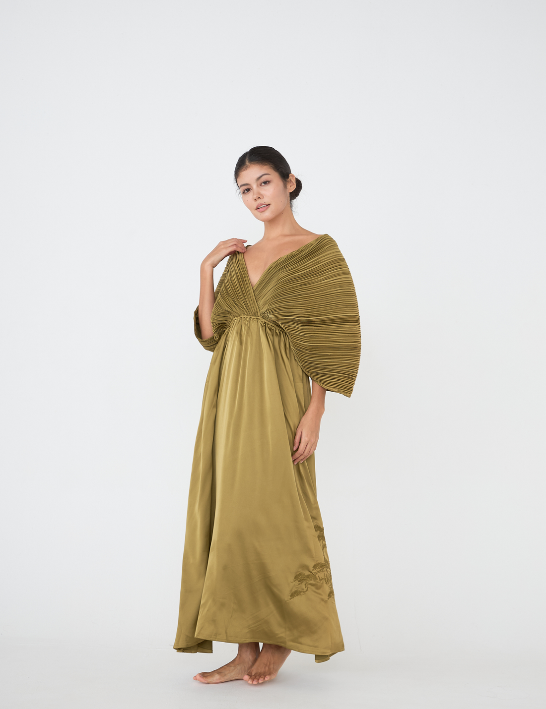 elegant satin pleated dress / 松葉(khaki)