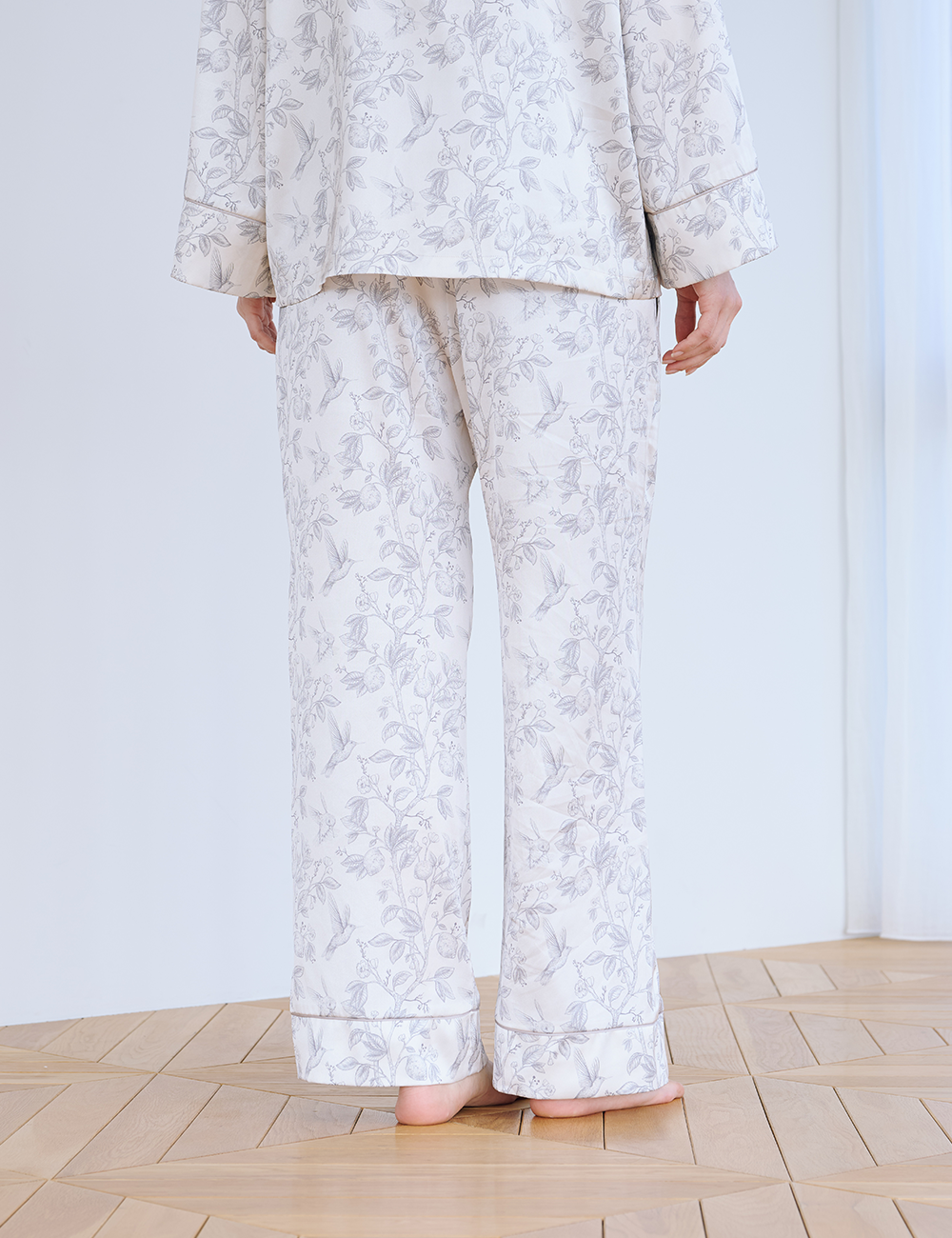 Silky Moonlit Satin Pants / Flax (beige)