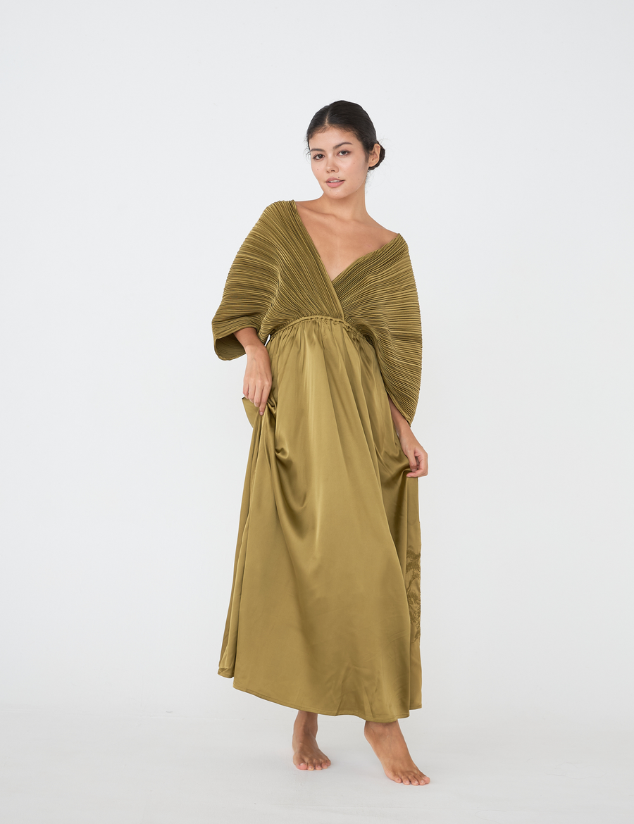 elegant satin pleated dress / 松葉(khaki)