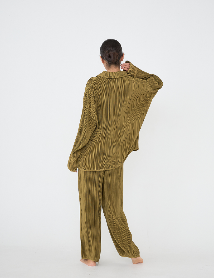 elegant satin pleated pants / 松葉(khaki)