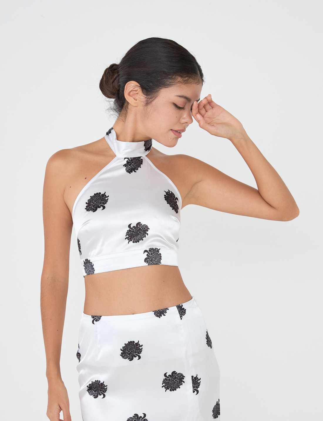 Serene Satin Halter Neck Top / 胡粉(White)