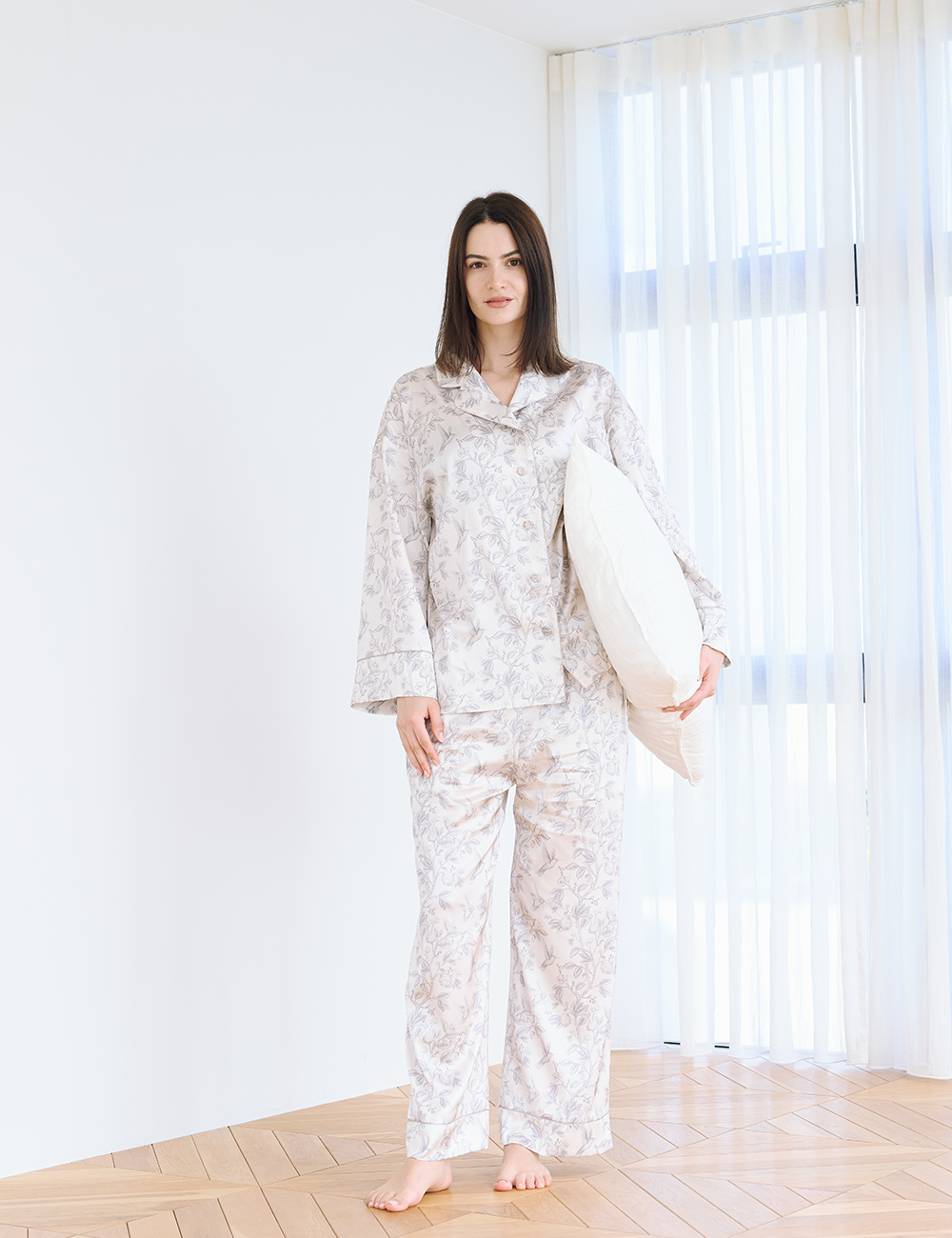 Silky Moonlit Satin Pants / 亜麻(beige)