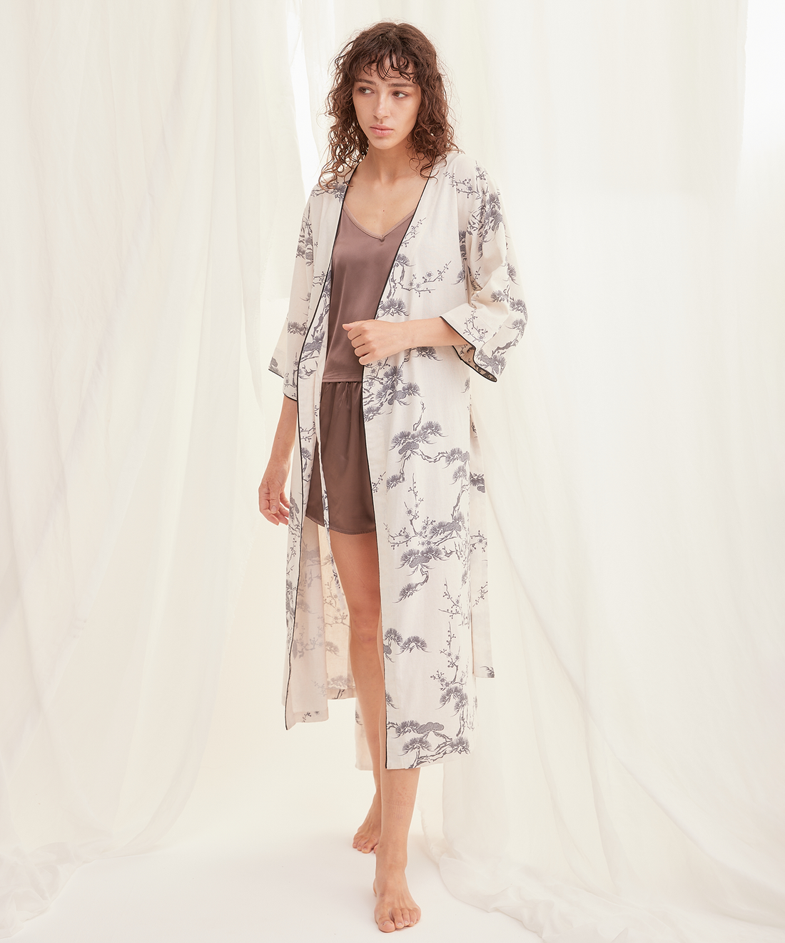 luxe KIMONO robe / 白花 (ivory) – AMATERASJAPAN