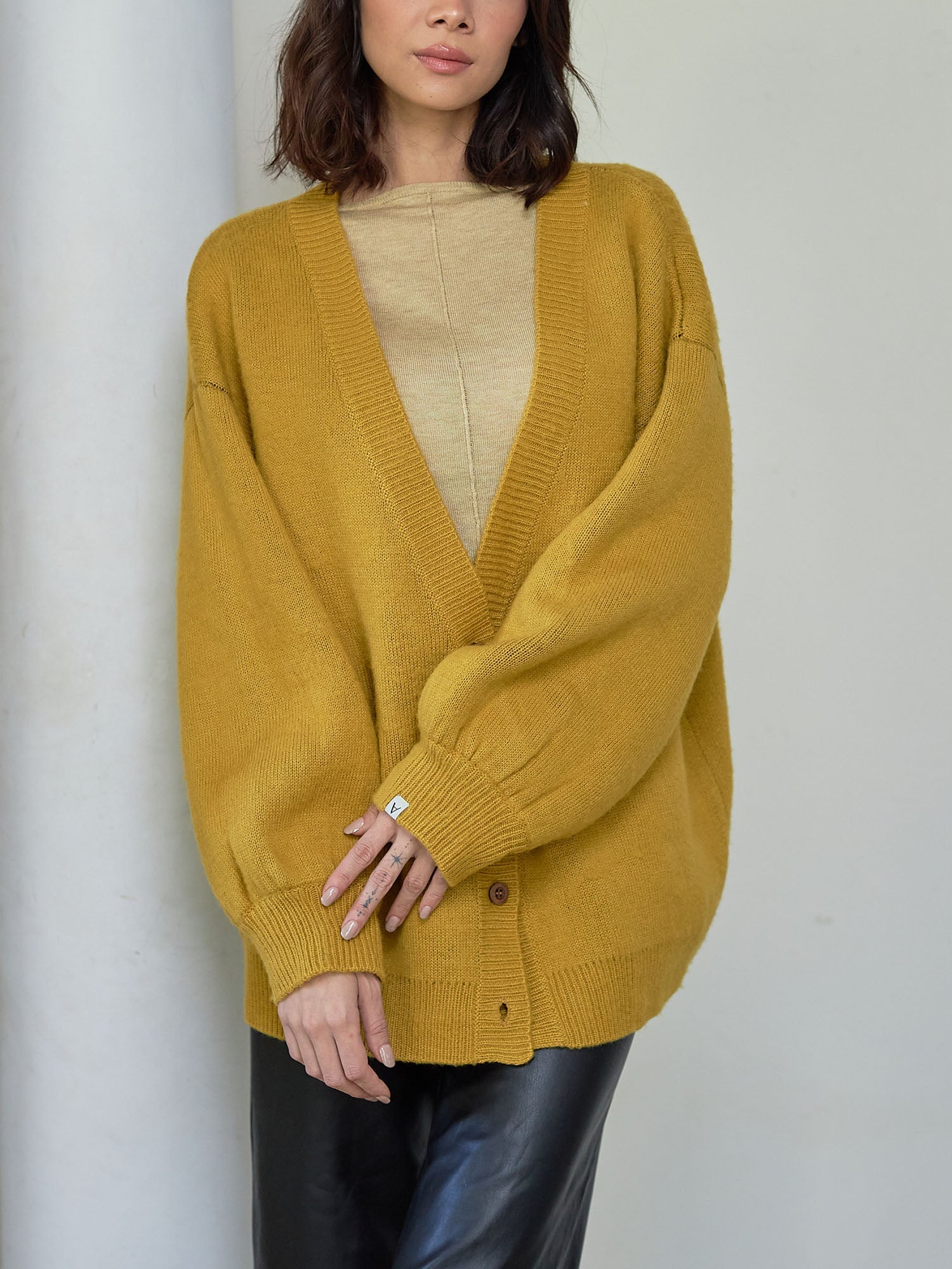 reversible V-neck knit cardigan / 蜂蜜(mustard × navy)