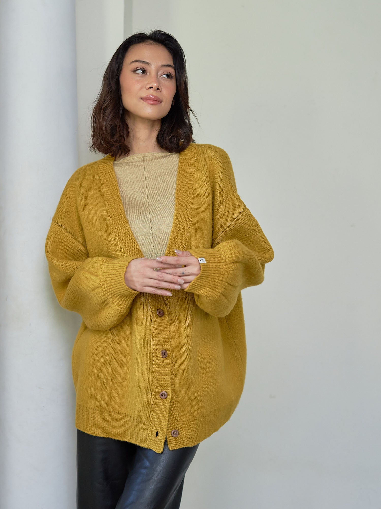 reversible V-neck knit cardigan / 蜂蜜(mustard × navy)