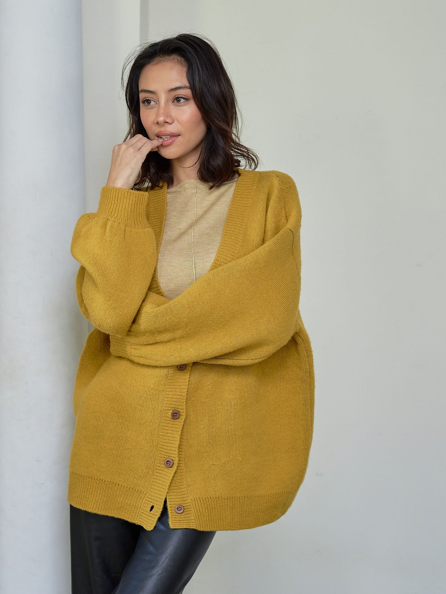 reversible V-neck knit cardigan / 蜂蜜(mustard × navy)