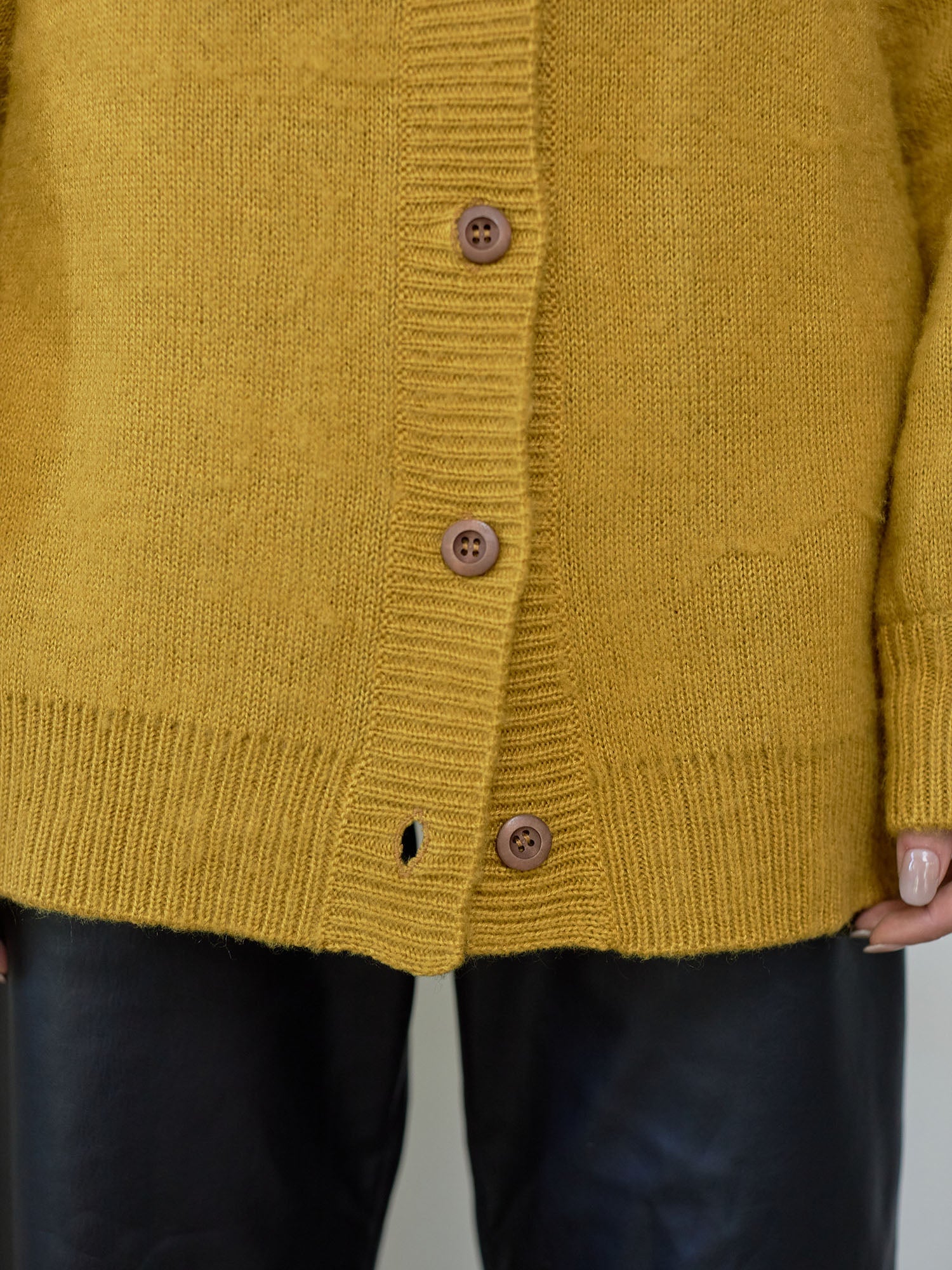 reversible V-neck knit cardigan / 蜂蜜(mustard × navy)