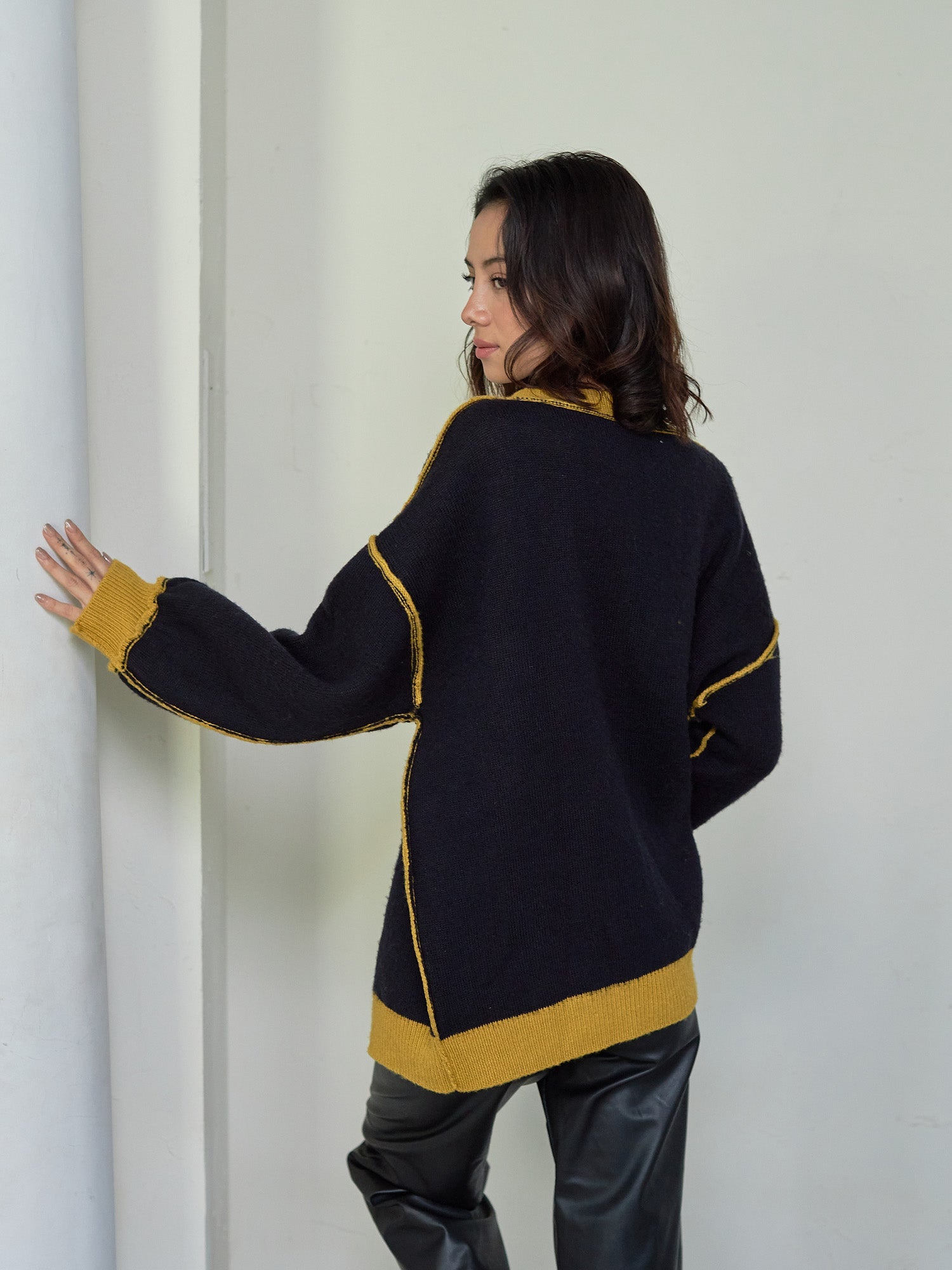 reversible V-neck knit cardigan / 蜂蜜(mustard × navy)