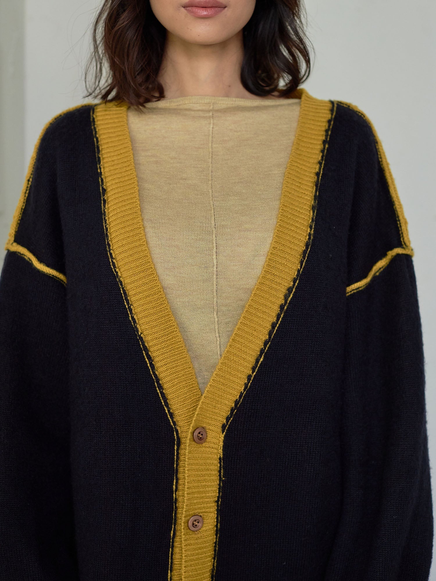 reversible V-neck knit cardigan / 蜂蜜(mustard × navy)