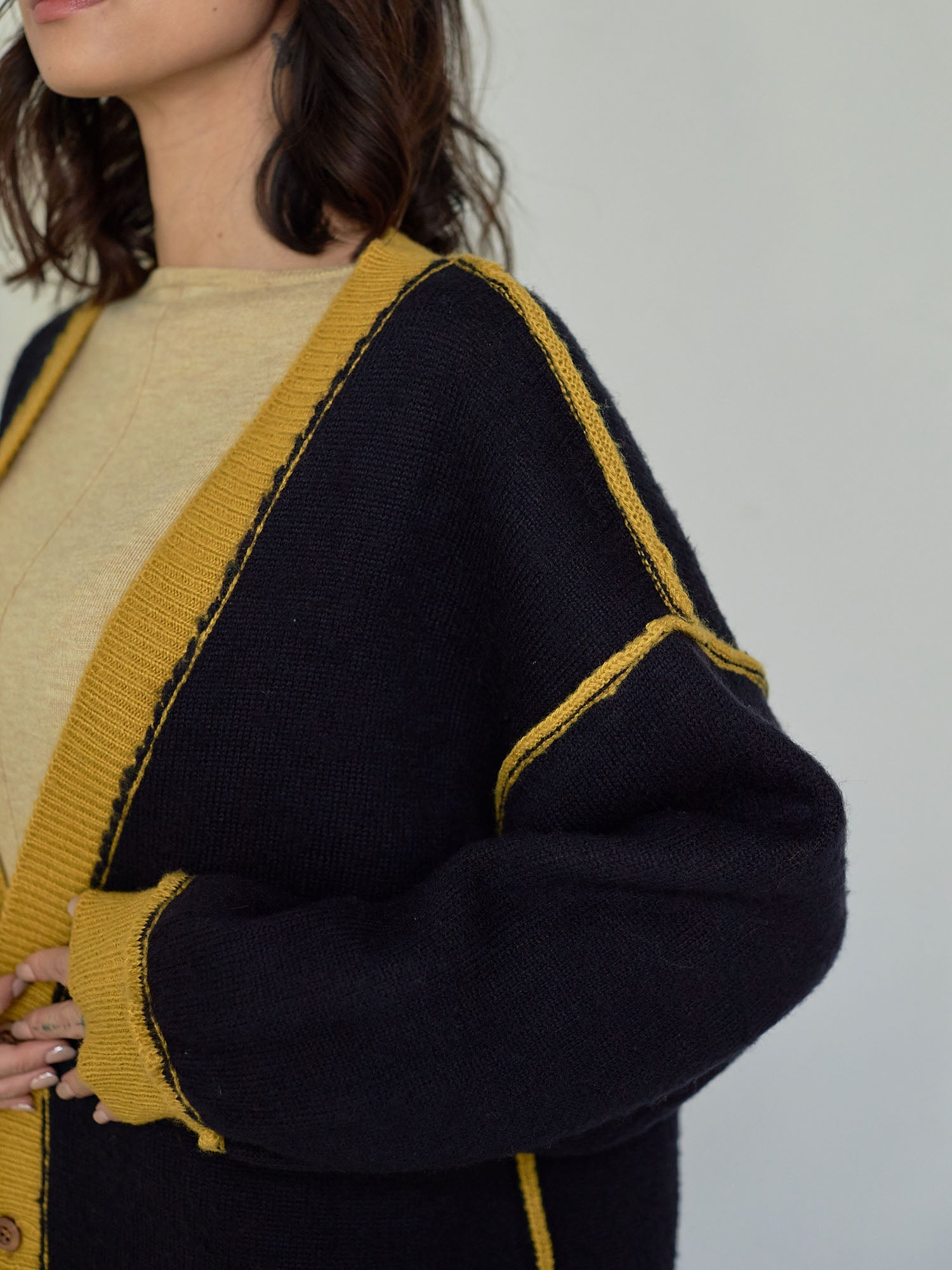 reversible V-neck knit cardigan / 蜂蜜(mustard × navy)