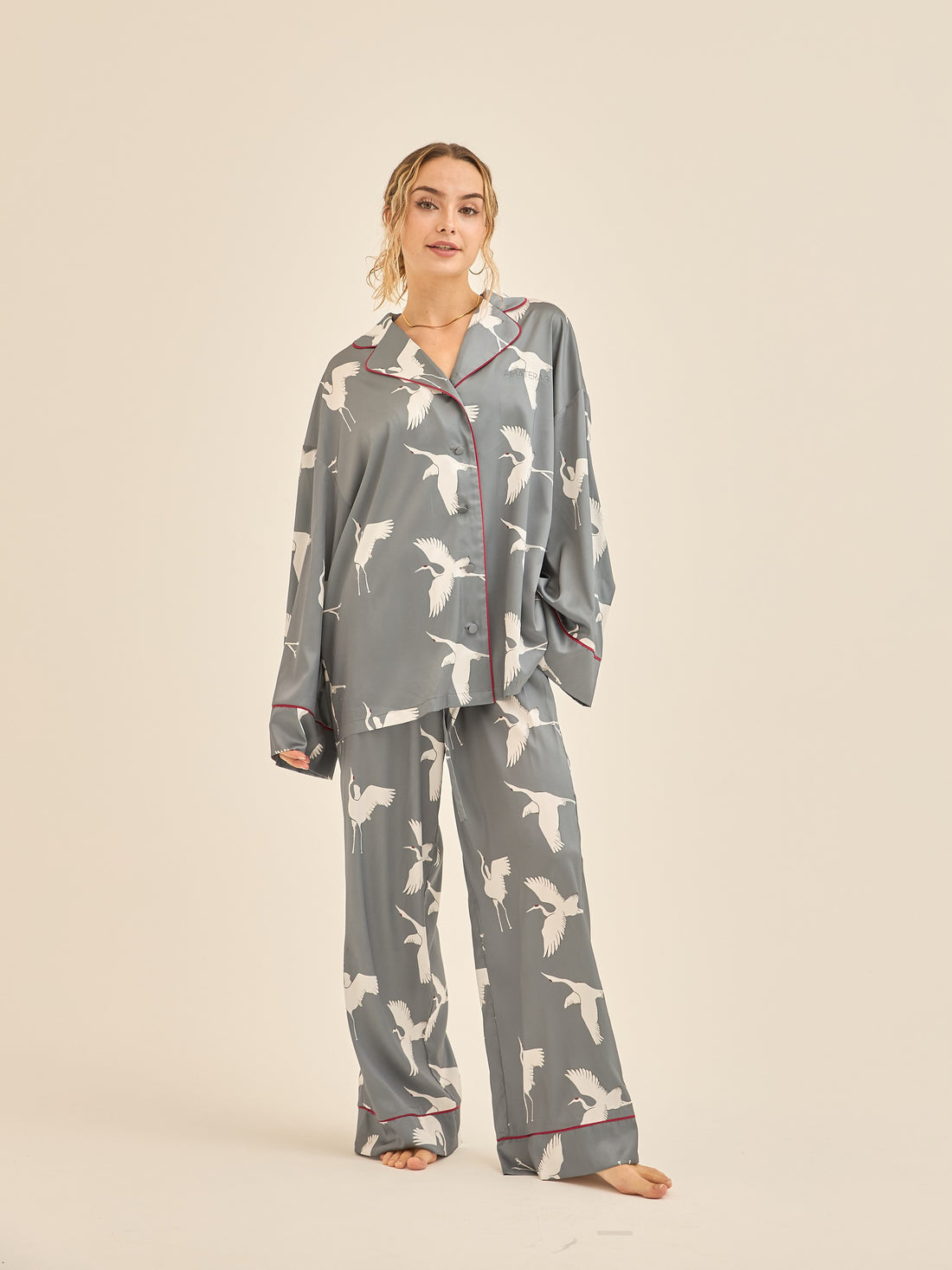 Chic Comfort Satin Pajama Shirt / Gray