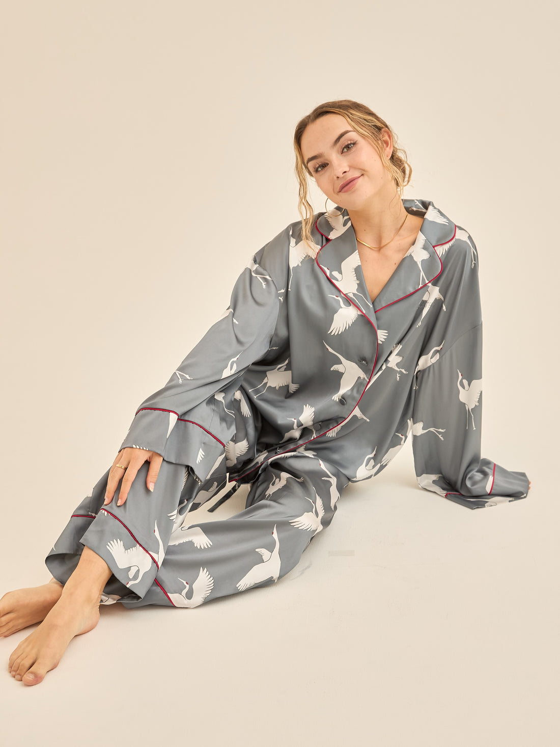 Chic Comfort Satin Pajama Shirt / Gray