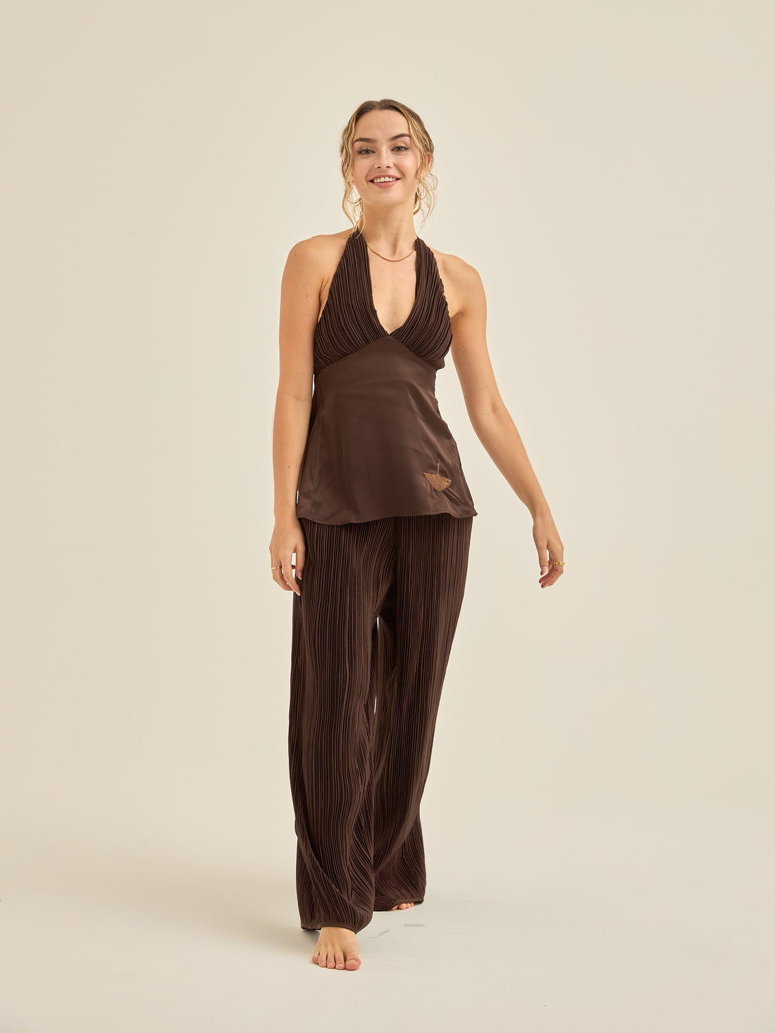 elegant satin pleated pants / 枯茶(brown)