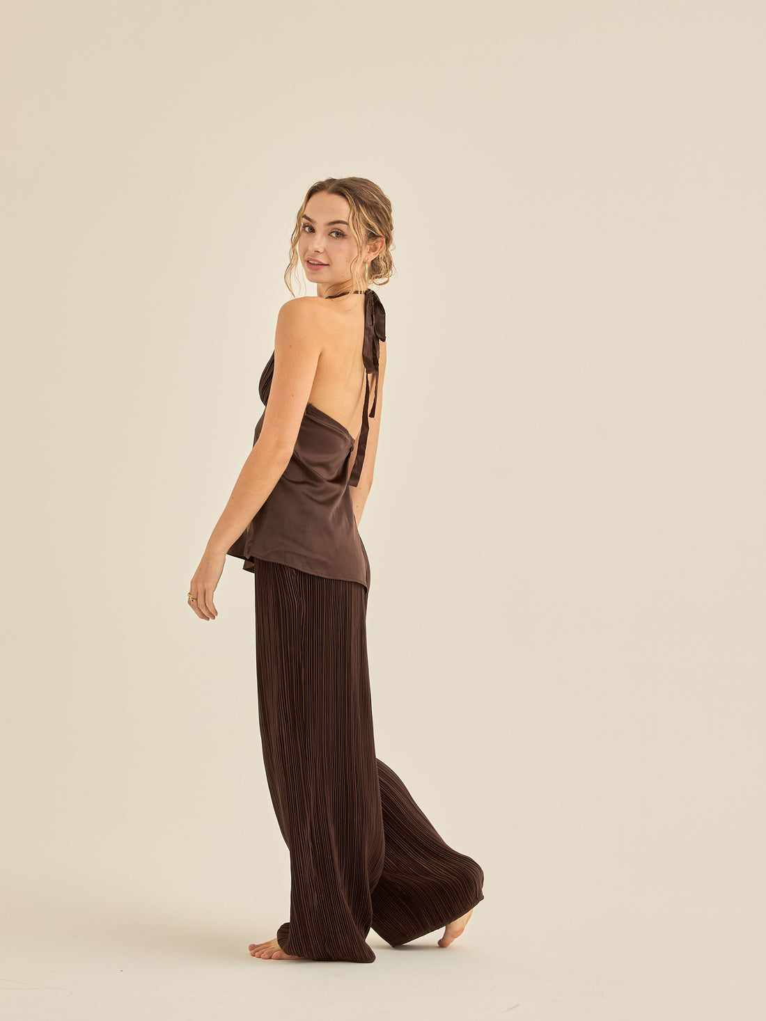 elegant satin pleated camisole / 枯茶(brown)