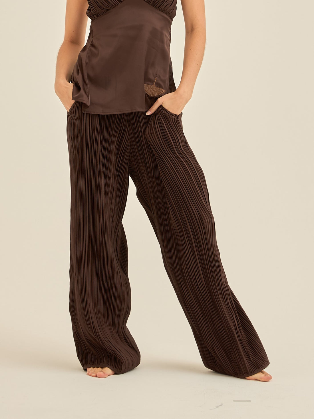 elegant satin pleated pants / 枯茶(brown)