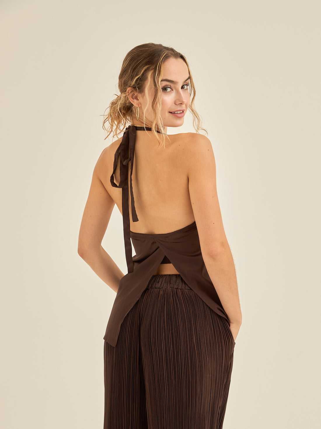 elegant satin pleated camisole / 枯茶(brown)