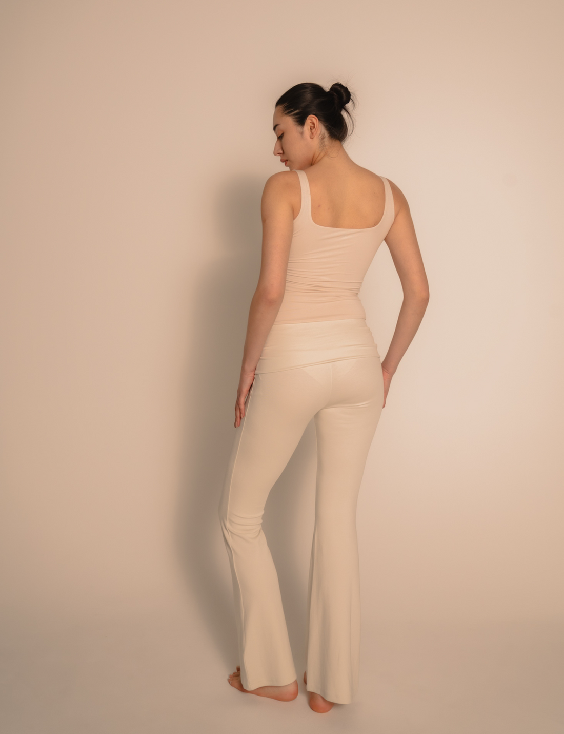 LuxeFit Flare Leggings / 胡粉(off white)