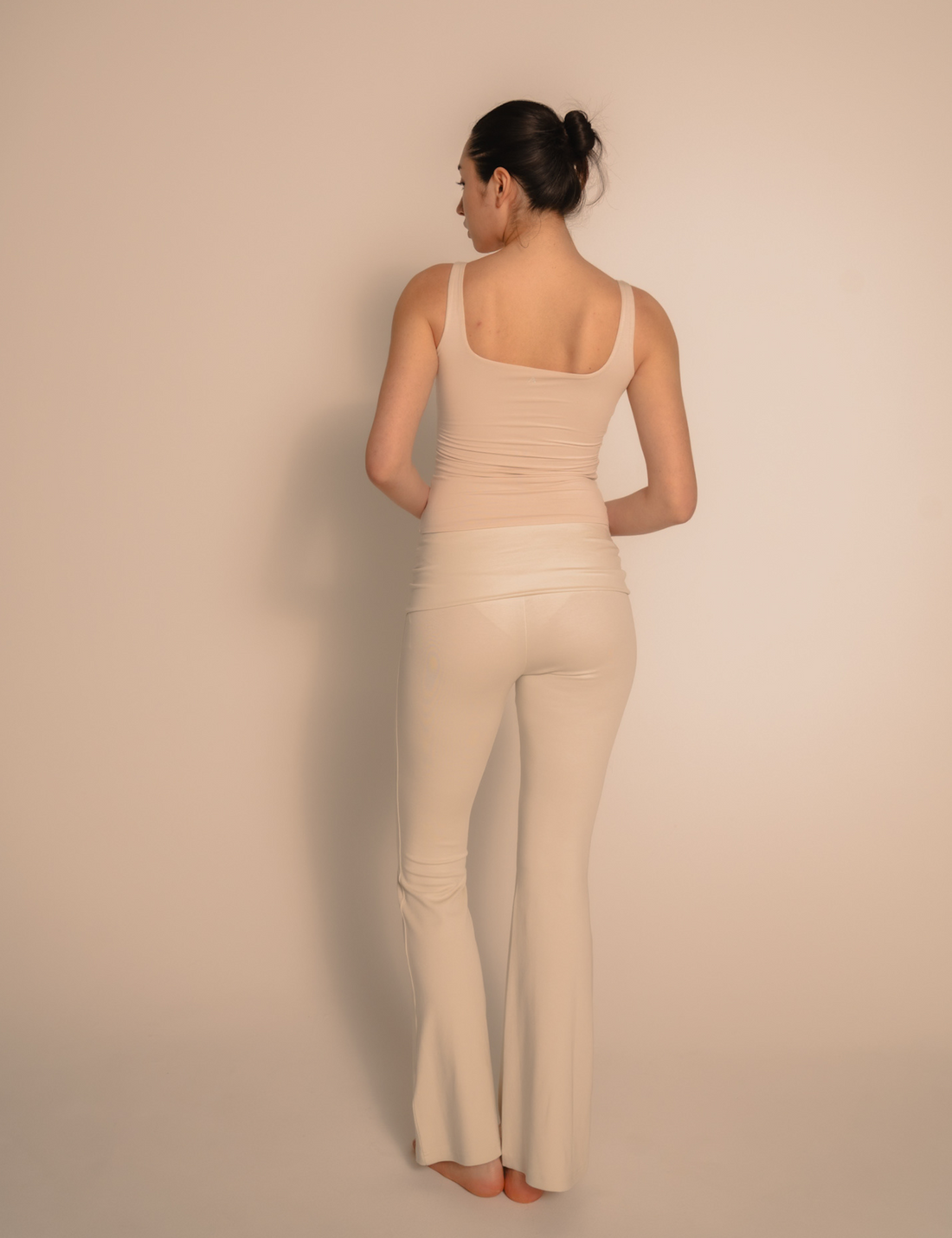 LuxeFit Flare Leggings / 胡粉(off white)