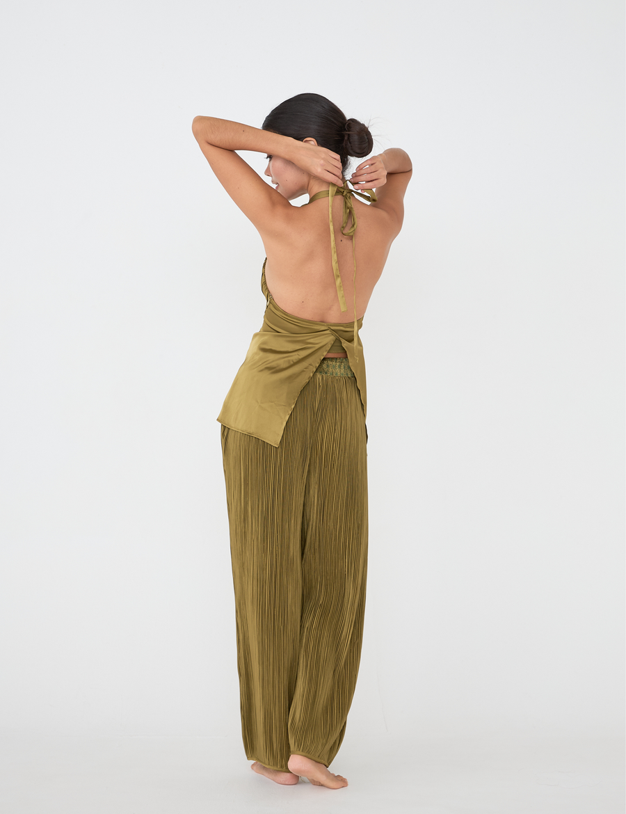 elegant satin pleated camisole / 松葉(khaki)