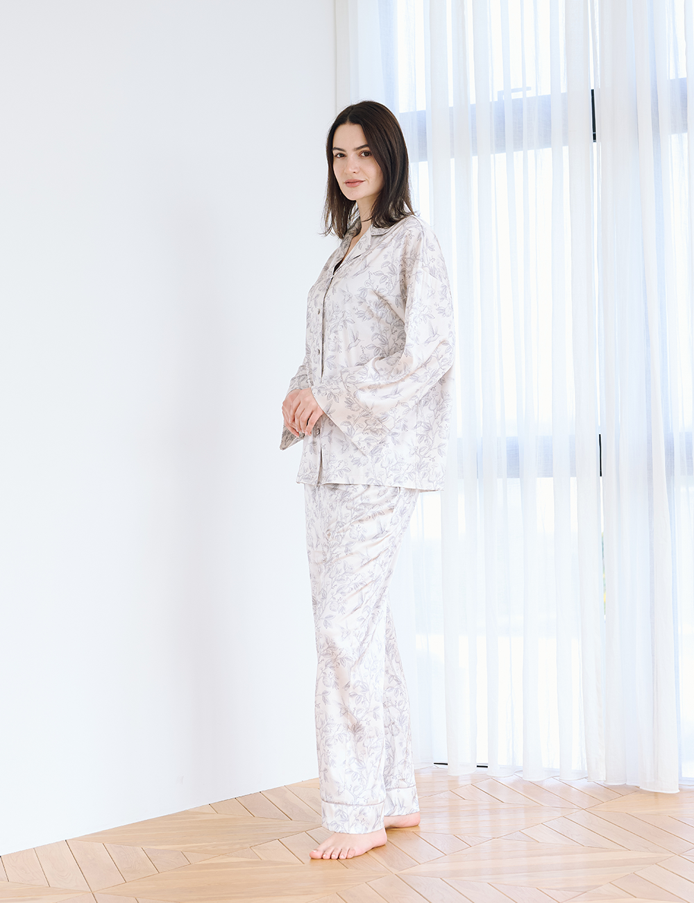 Silky Moonlit Satin Pants / 亜麻(beige)