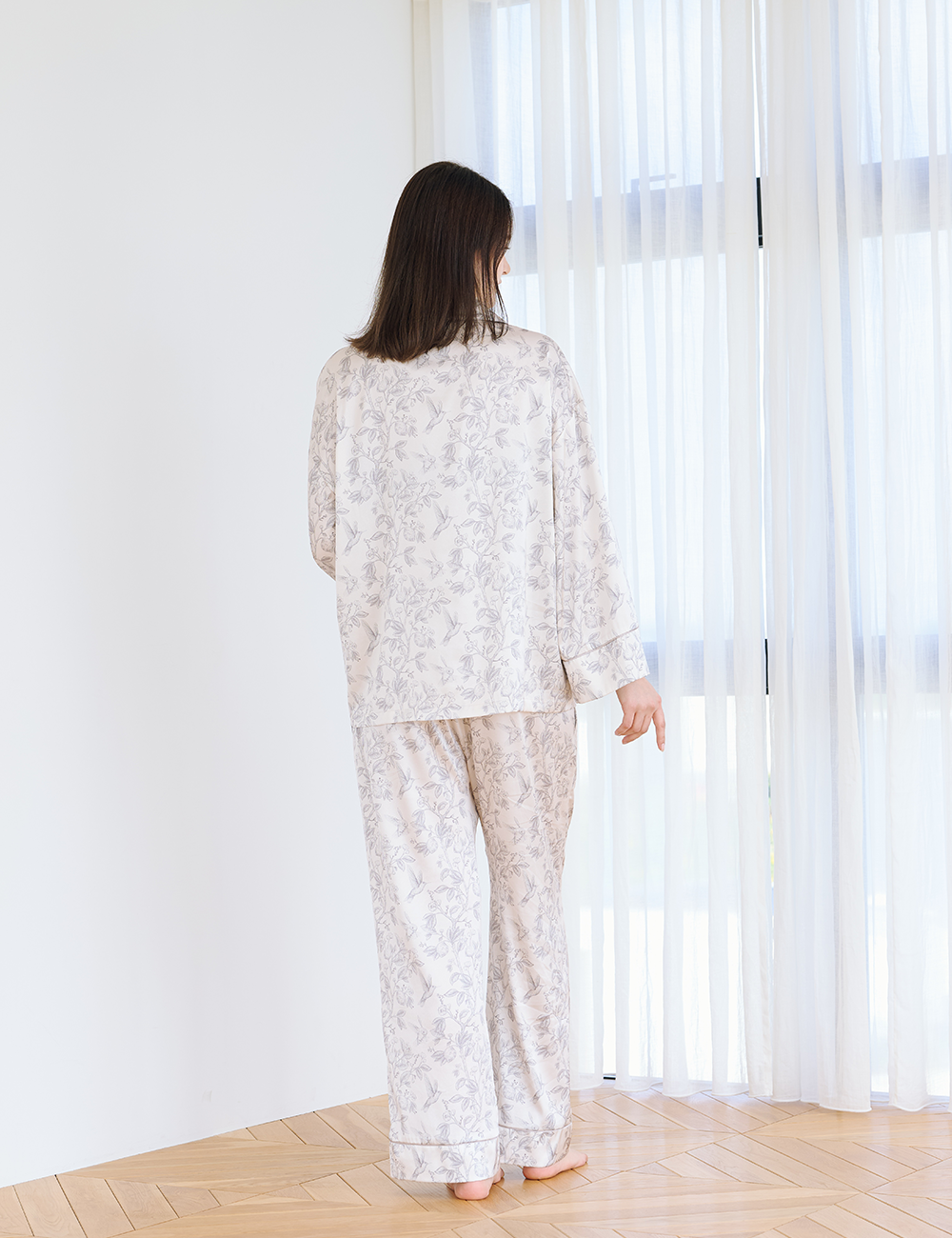 Silky Moonlit Satin Pants / 亜麻(beige)