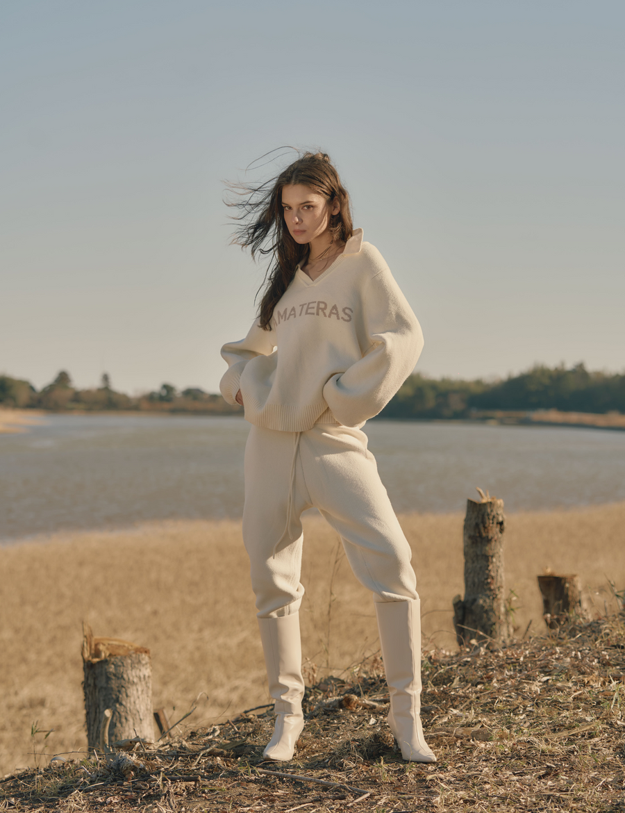 Rich Taupe Collared Sweater / White Flower (Ivory)