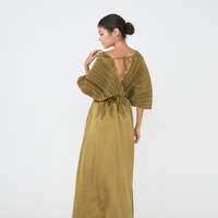 elegant satin pleated dress / 松葉(khaki)