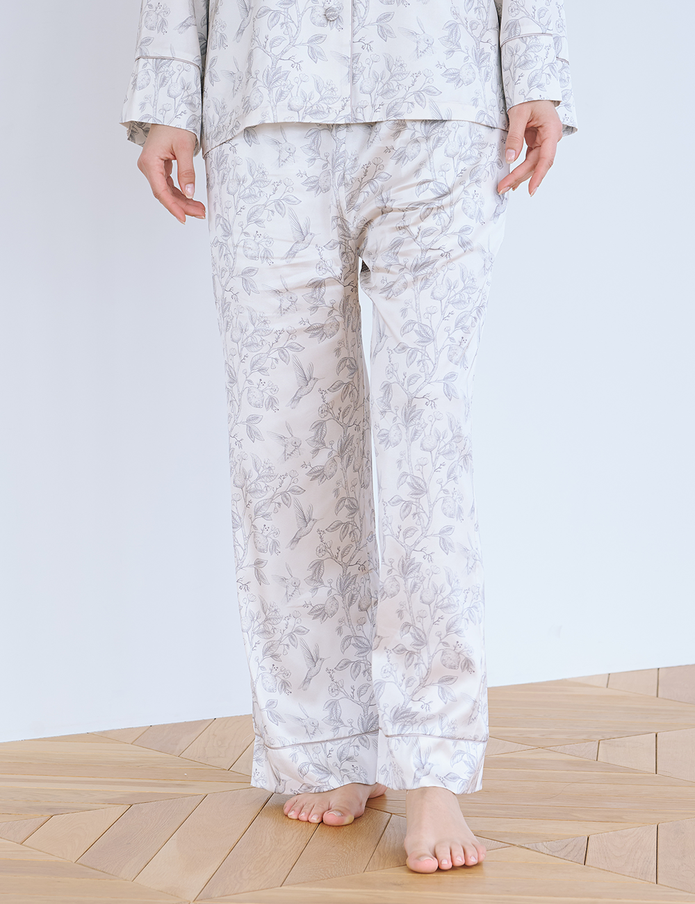 Silky Moonlit Satin Pants / 亜麻(beige)