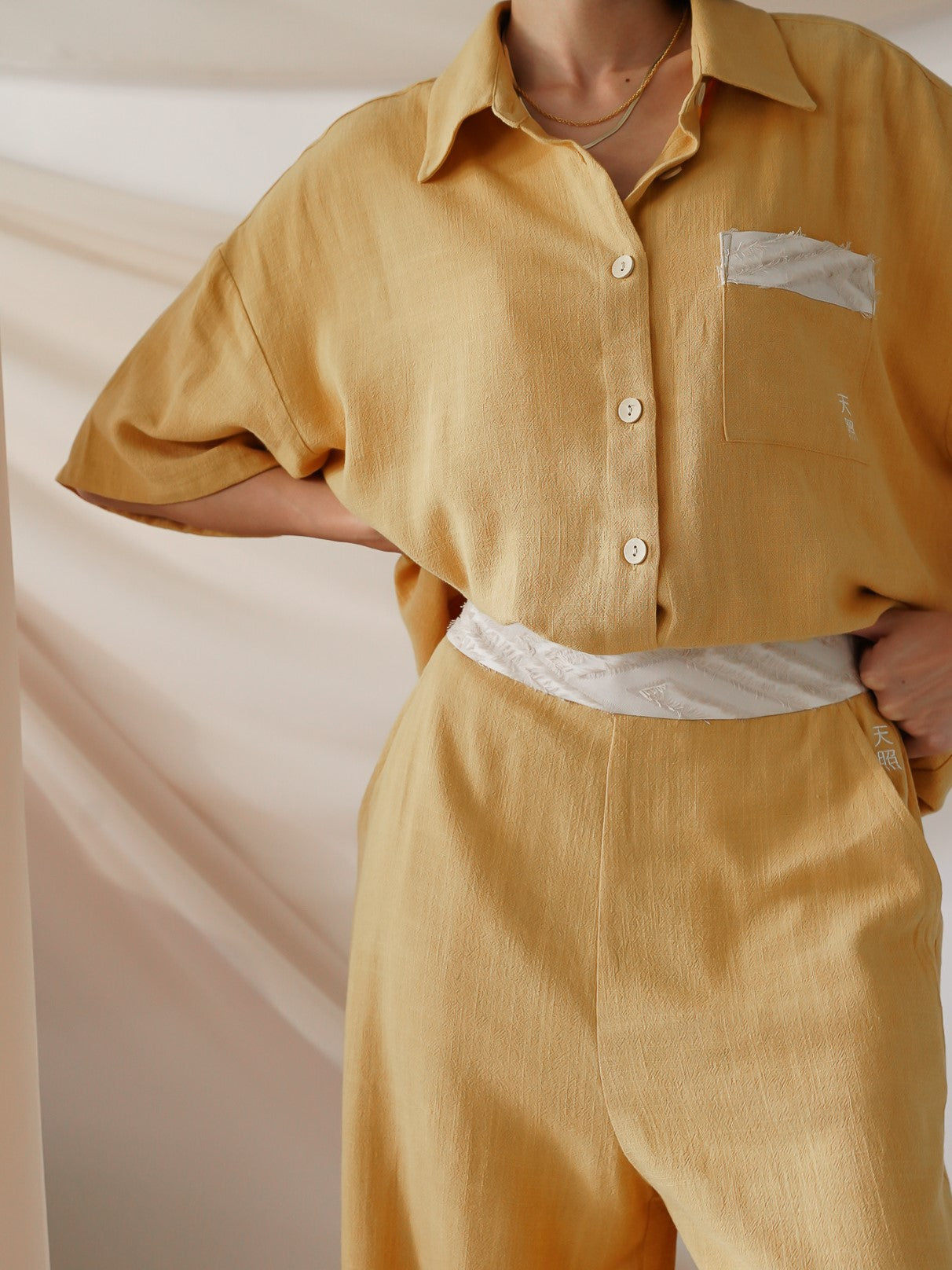 soft linen loose sleeve shirt / 花葉(yellow)