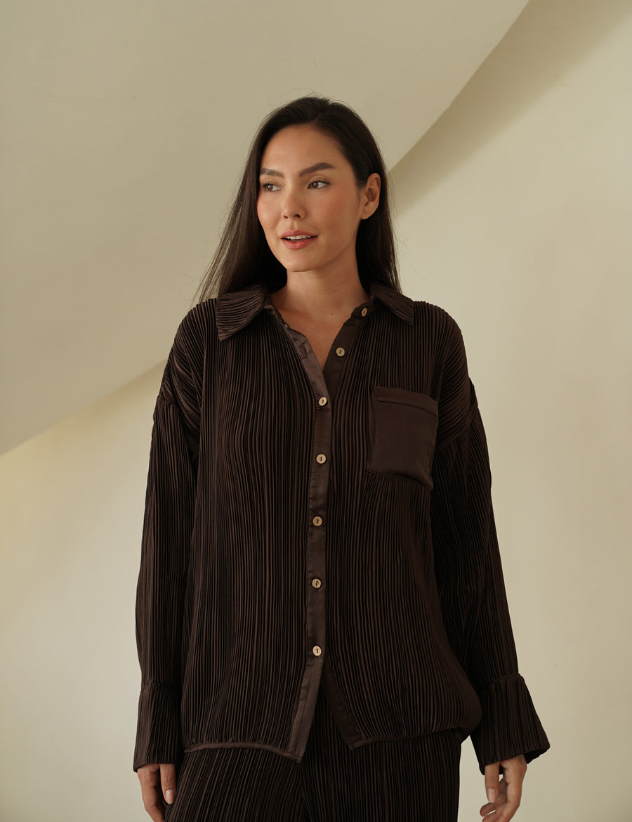 elegant satin pleated shirt / 枯茶(brown)