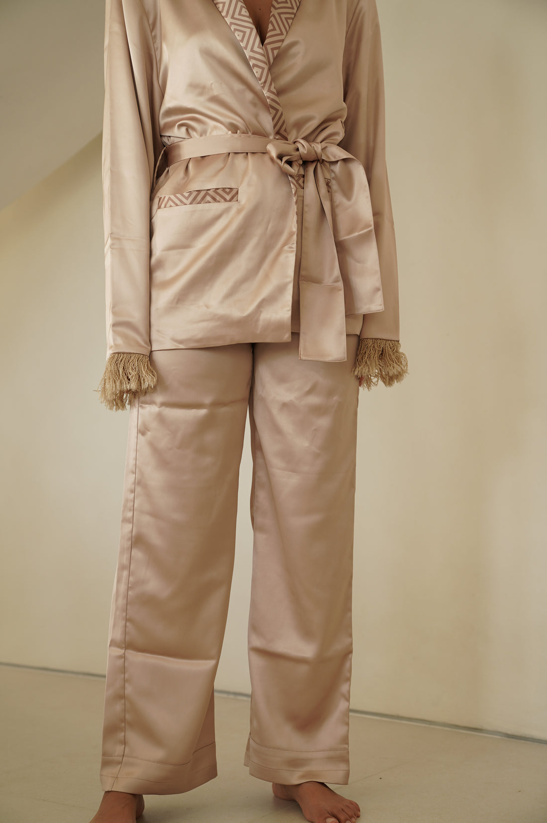 luxury rich satin pants(無地) / 亜麻(beige)