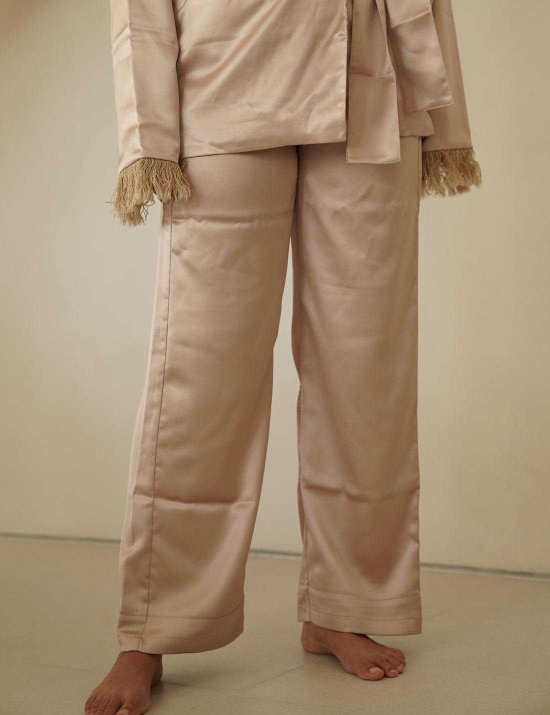 luxury rich satin pants(無地) / 亜麻(beige)