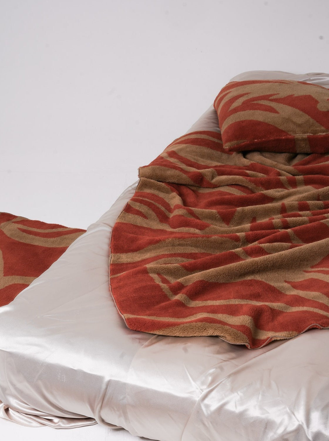 soft warm blanket / brown